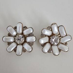 Leru Flower Faux Pearl Pill Cabochon Gold rhinestone Vintage Statement earrings